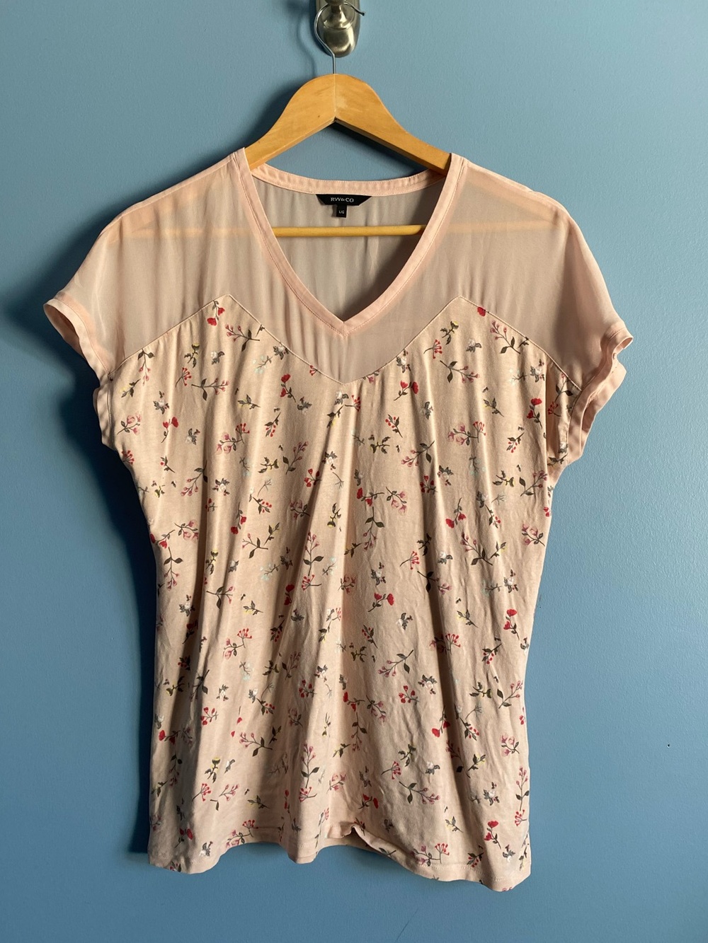 RW&CO. Pink Floral V-Neck Women's Top